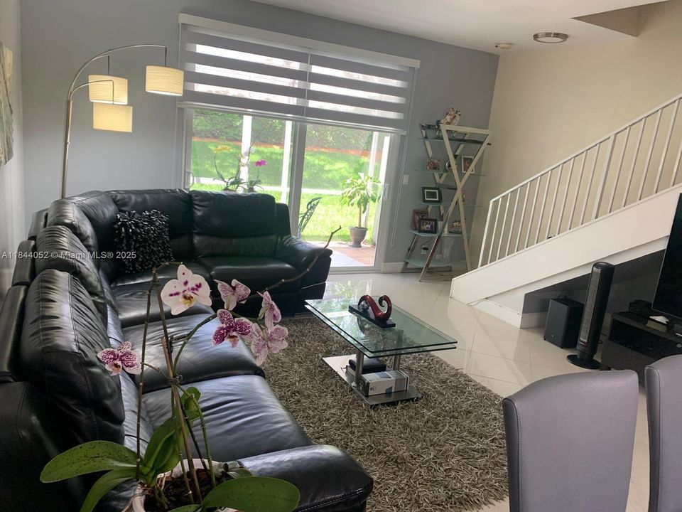 For Sale: $539,000 (2 beds, 2 baths, 1131 Square Feet)