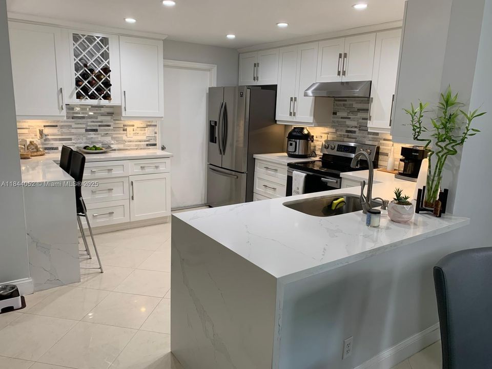 For Sale: $539,000 (2 beds, 2 baths, 1131 Square Feet)