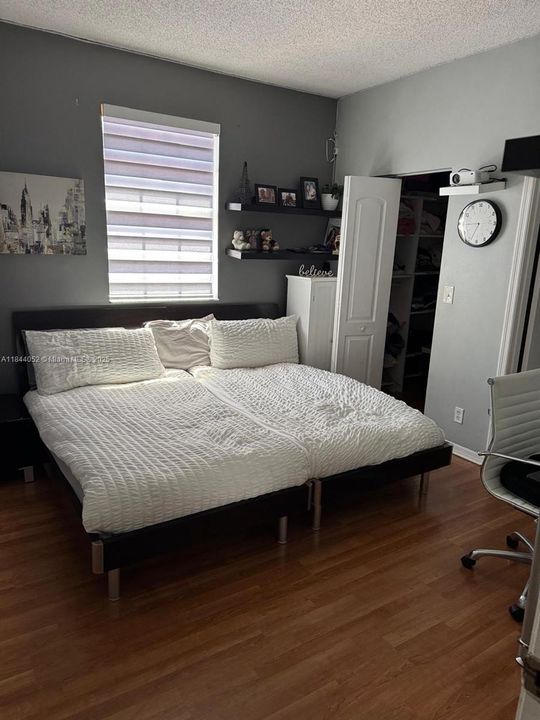 For Sale: $539,000 (2 beds, 2 baths, 1131 Square Feet)