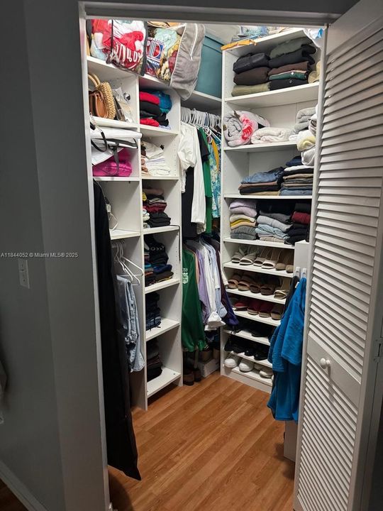 For Sale: $539,000 (2 beds, 2 baths, 1131 Square Feet)