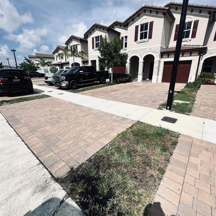 For Sale: $559,000 (3 beds, 2 baths, 1827 Square Feet)