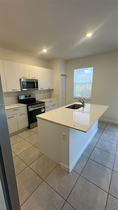 For Sale: $559,000 (3 beds, 2 baths, 1827 Square Feet)