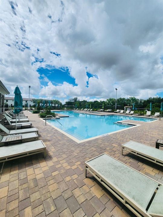 For Sale: $559,000 (3 beds, 2 baths, 1827 Square Feet)