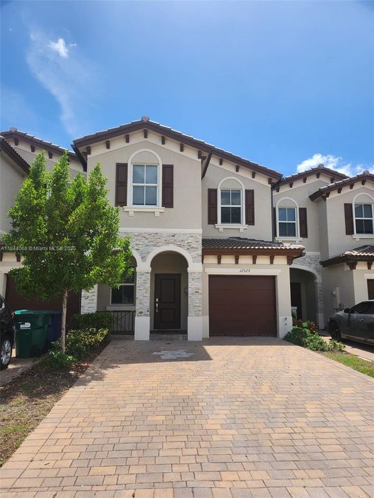 For Sale: $559,000 (3 beds, 2 baths, 1827 Square Feet)