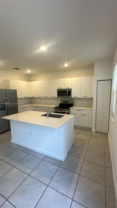 For Sale: $559,000 (3 beds, 2 baths, 1827 Square Feet)