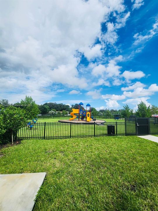 For Sale: $559,000 (3 beds, 2 baths, 1827 Square Feet)