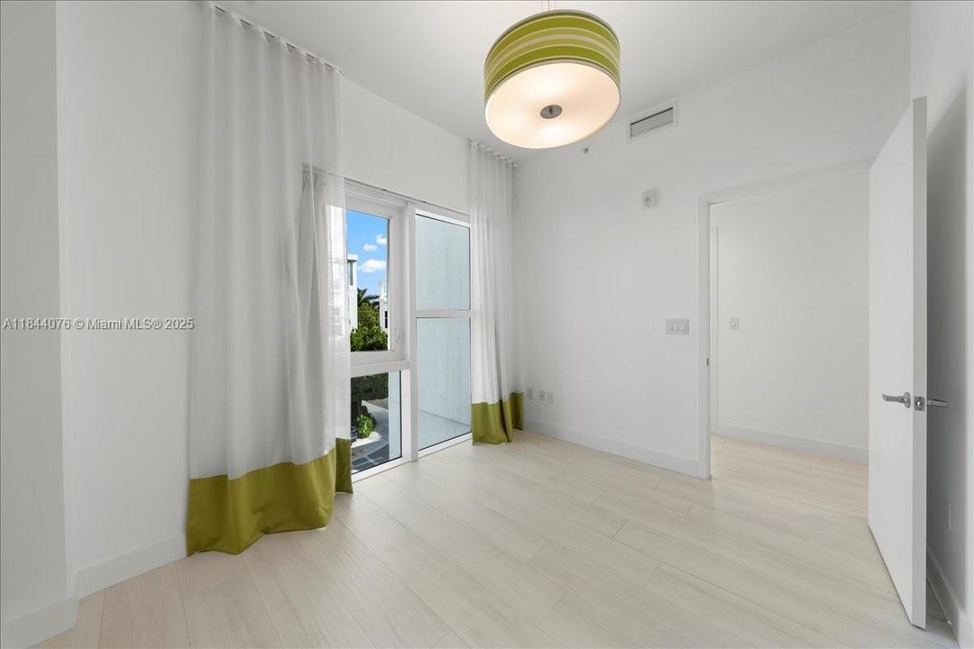 Active With Contract: $2,056,000 (3 beds, 2 baths, 2236 Square Feet)