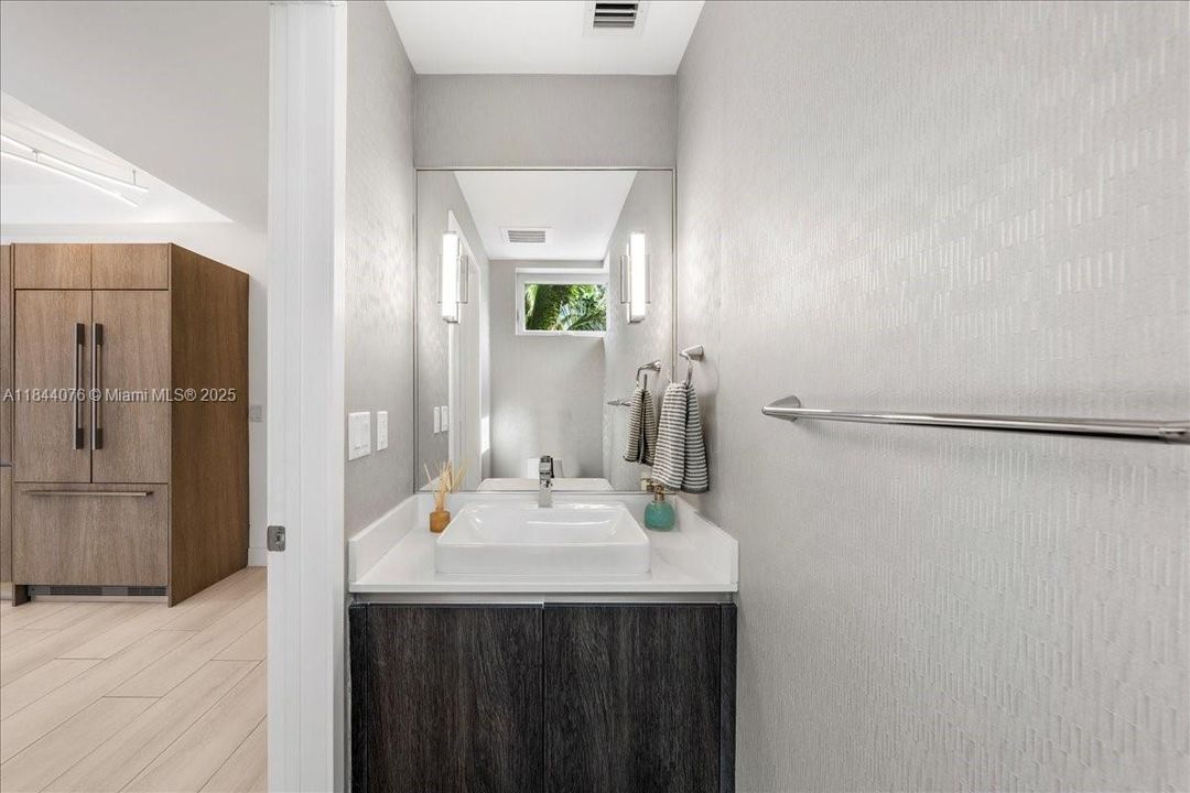 Active With Contract: $2,056,000 (3 beds, 2 baths, 2236 Square Feet)