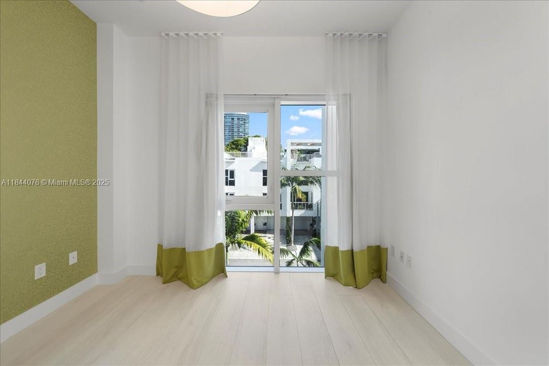 Active With Contract: $2,056,000 (3 beds, 2 baths, 2236 Square Feet)