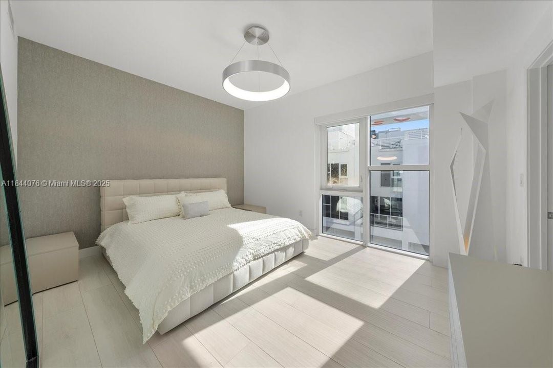 Active With Contract: $2,056,000 (3 beds, 2 baths, 2236 Square Feet)