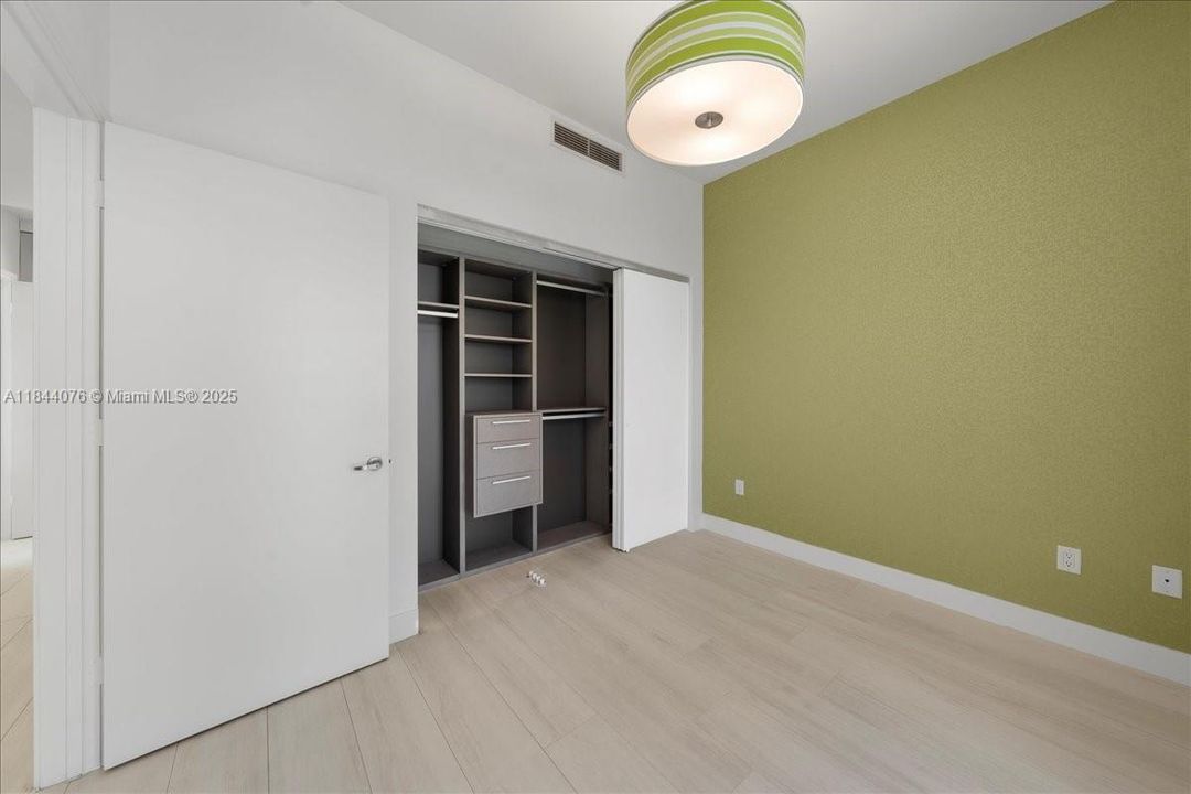 Active With Contract: $2,056,000 (3 beds, 2 baths, 2236 Square Feet)