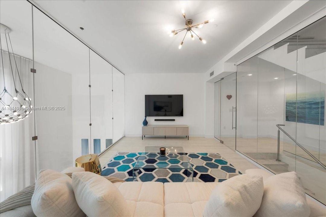 Active With Contract: $2,056,000 (3 beds, 2 baths, 2236 Square Feet)