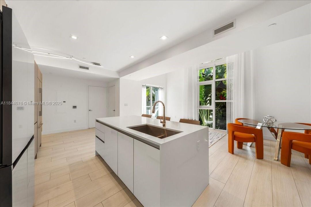 Active With Contract: $2,056,000 (3 beds, 2 baths, 2236 Square Feet)