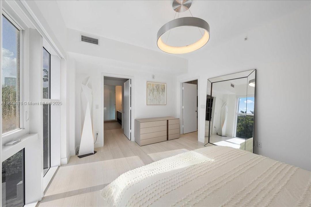 Active With Contract: $2,056,000 (3 beds, 2 baths, 2236 Square Feet)