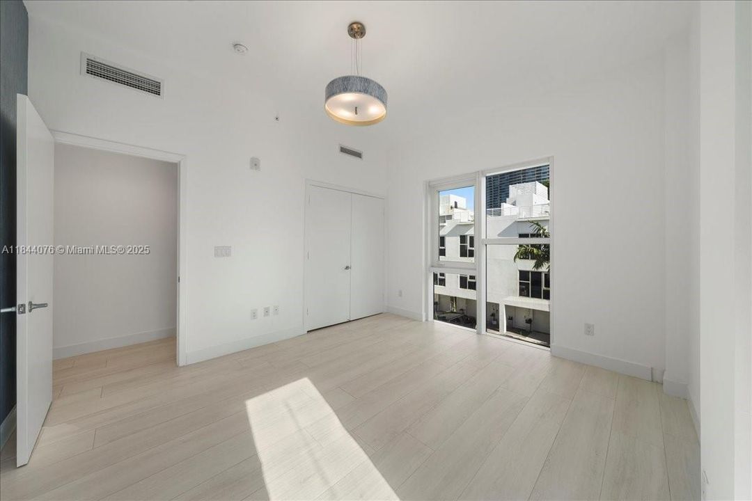 Active With Contract: $2,056,000 (3 beds, 2 baths, 2236 Square Feet)