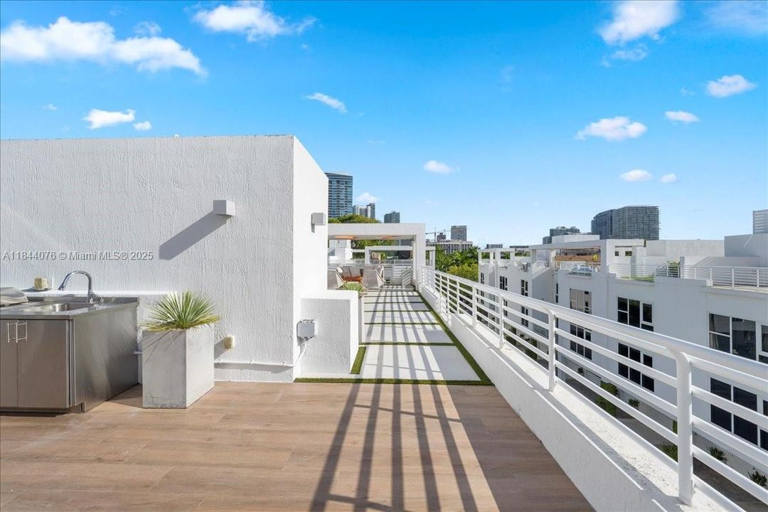 Active With Contract: $2,056,000 (3 beds, 2 baths, 2236 Square Feet)