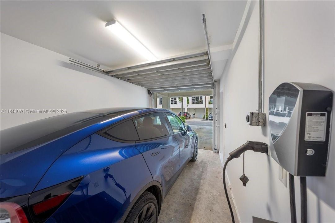 Active With Contract: $2,056,000 (3 beds, 2 baths, 2236 Square Feet)