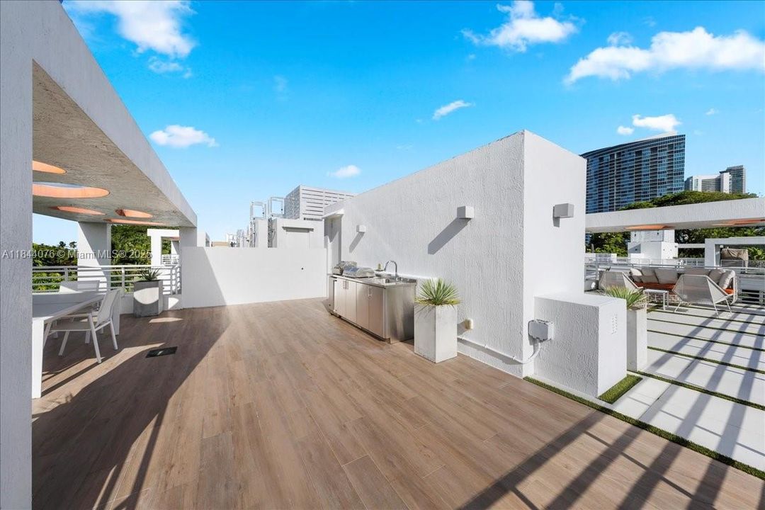 Active With Contract: $2,056,000 (3 beds, 2 baths, 2236 Square Feet)