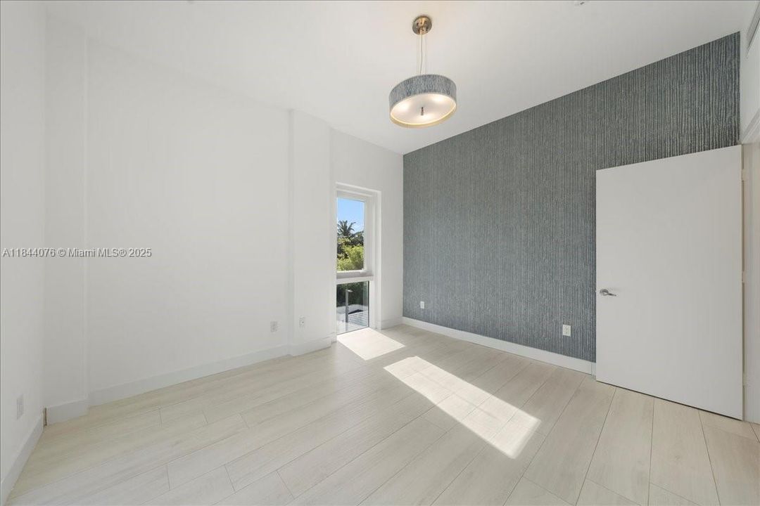 Active With Contract: $2,056,000 (3 beds, 2 baths, 2236 Square Feet)