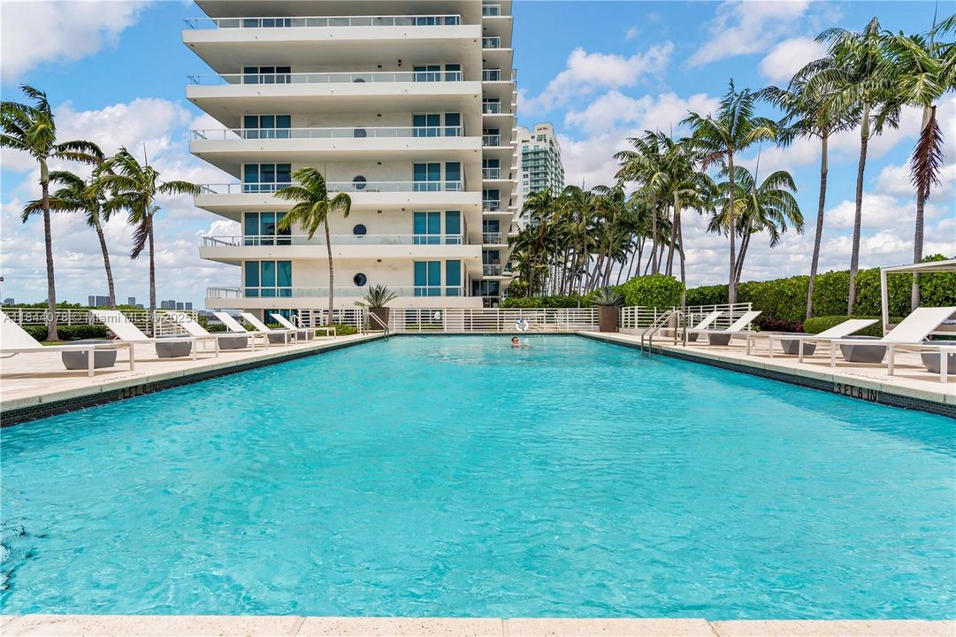 合同活跃: $1,480,000 (2 贝兹, 2 浴室, 1210 平方英尺)