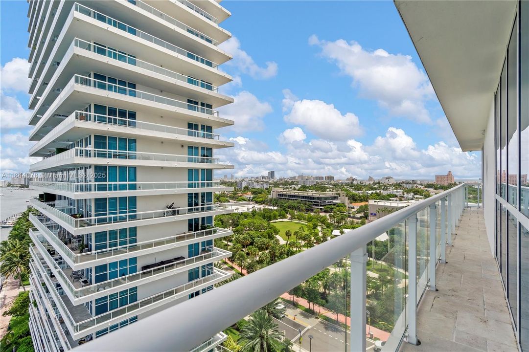 合同活跃: $1,480,000 (2 贝兹, 2 浴室, 1210 平方英尺)