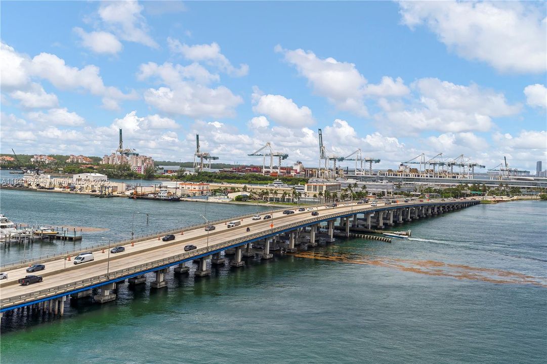 合同活跃: $1,480,000 (2 贝兹, 2 浴室, 1210 平方英尺)