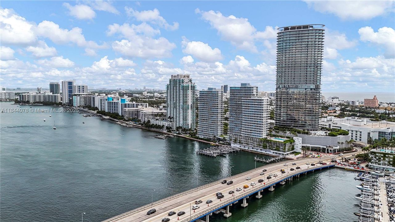 合同活跃: $1,480,000 (2 贝兹, 2 浴室, 1210 平方英尺)