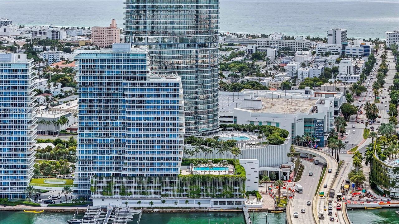 合同活跃: $1,480,000 (2 贝兹, 2 浴室, 1210 平方英尺)