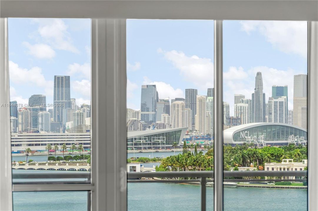 合同活跃: $1,480,000 (2 贝兹, 2 浴室, 1210 平方英尺)