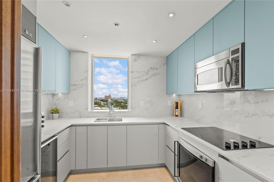 合同活跃: $1,480,000 (2 贝兹, 2 浴室, 1210 平方英尺)