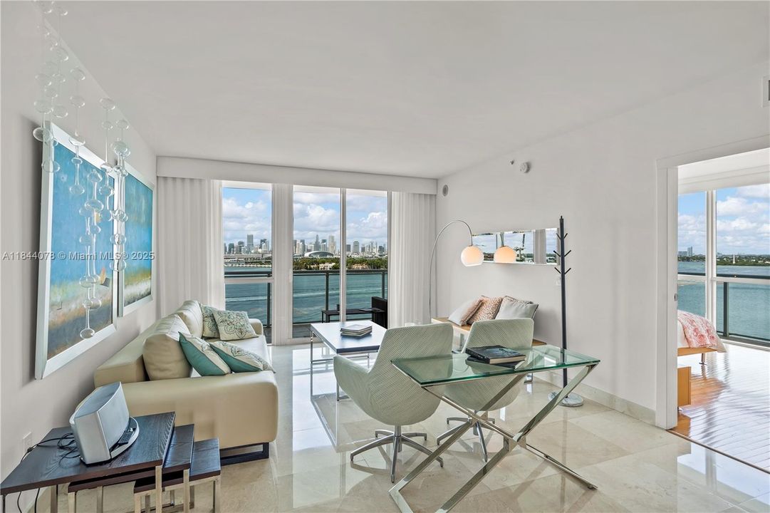 合同活跃: $1,480,000 (2 贝兹, 2 浴室, 1210 平方英尺)