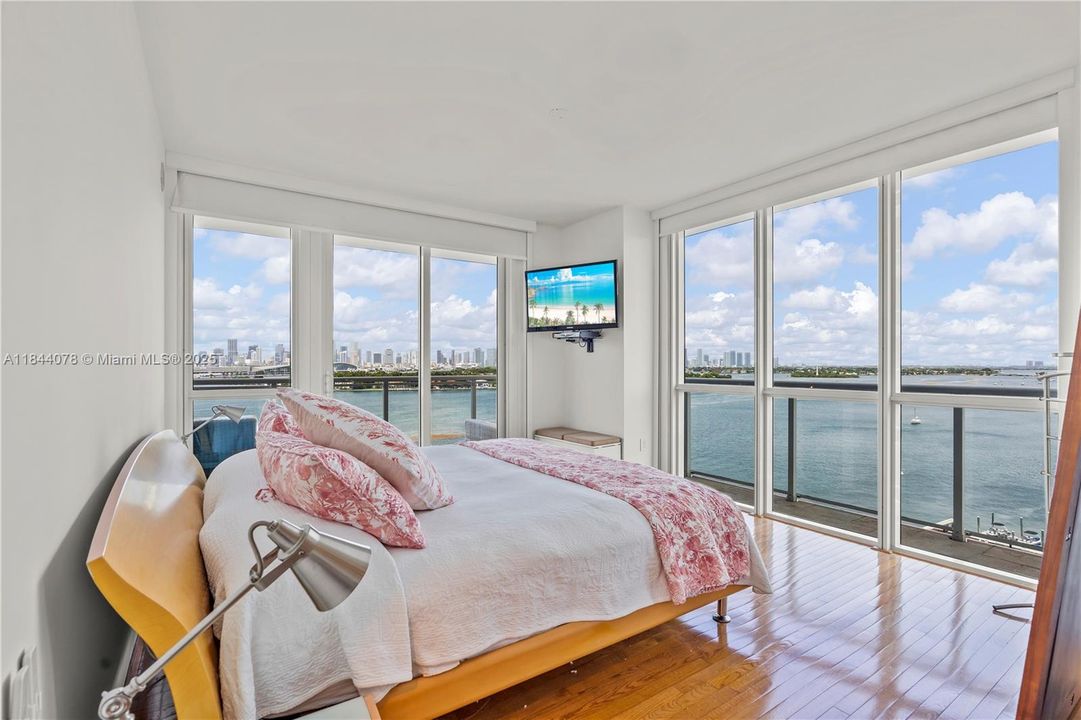 合同活跃: $1,480,000 (2 贝兹, 2 浴室, 1210 平方英尺)