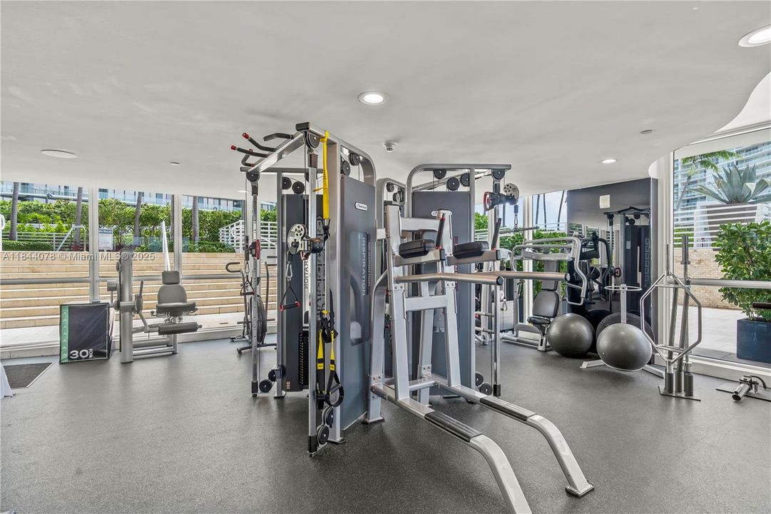 合同活跃: $1,480,000 (2 贝兹, 2 浴室, 1210 平方英尺)