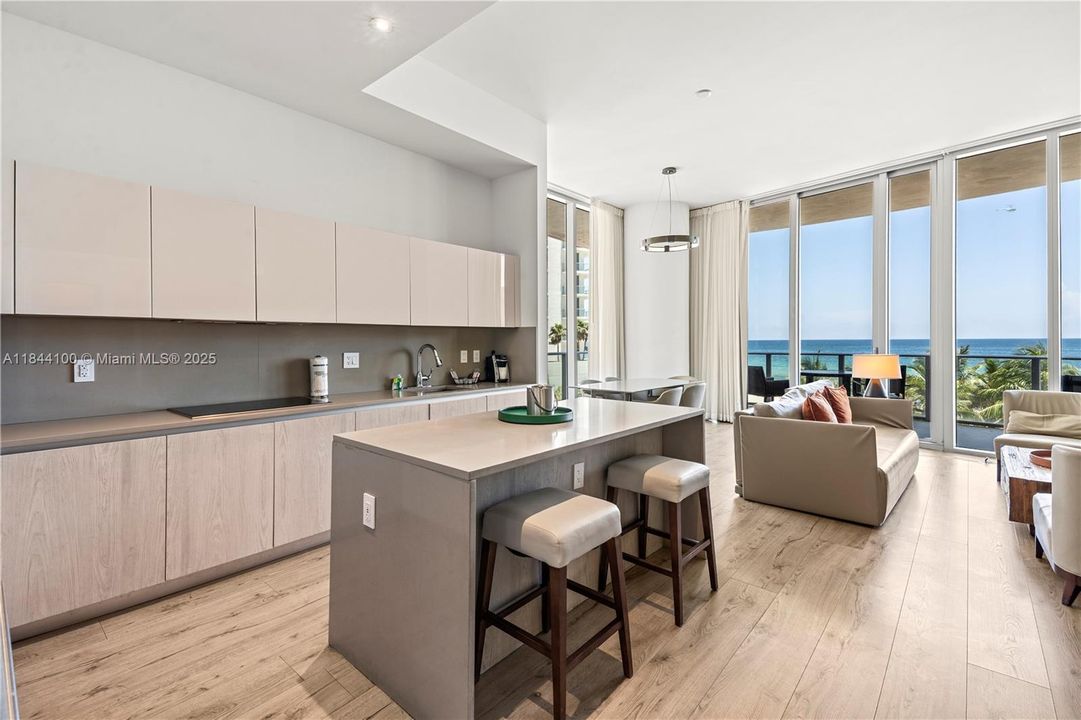 Недавно продано: $939,000 (2 спален, 2 ванн, 1172 Квадратных фут)