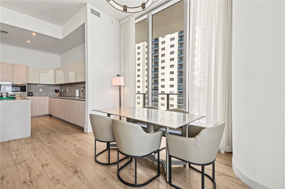 Недавно продано: $939,000 (2 спален, 2 ванн, 1172 Квадратных фут)