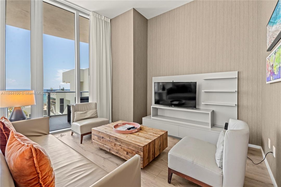 Недавно продано: $939,000 (2 спален, 2 ванн, 1172 Квадратных фут)