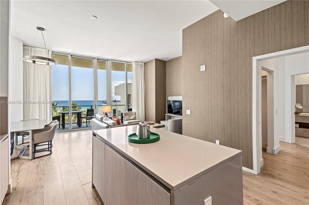 Недавно продано: $939,000 (2 спален, 2 ванн, 1172 Квадратных фут)