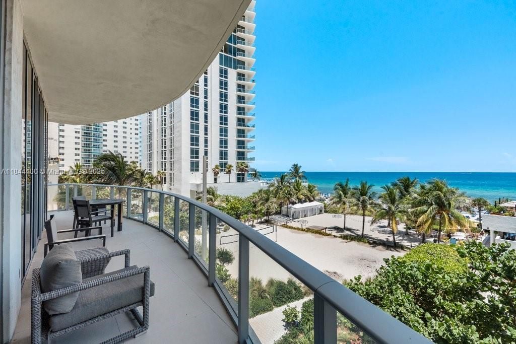 Недавно продано: $939,000 (2 спален, 2 ванн, 1172 Квадратных фут)