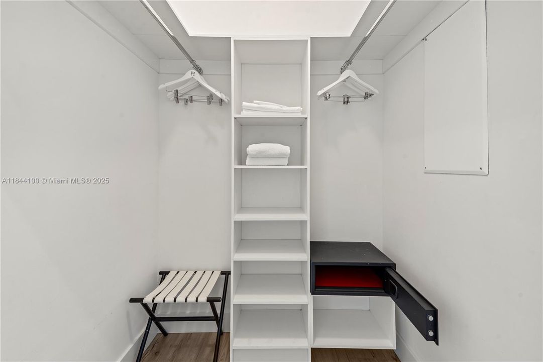 Недавно продано: $939,000 (2 спален, 2 ванн, 1172 Квадратных фут)