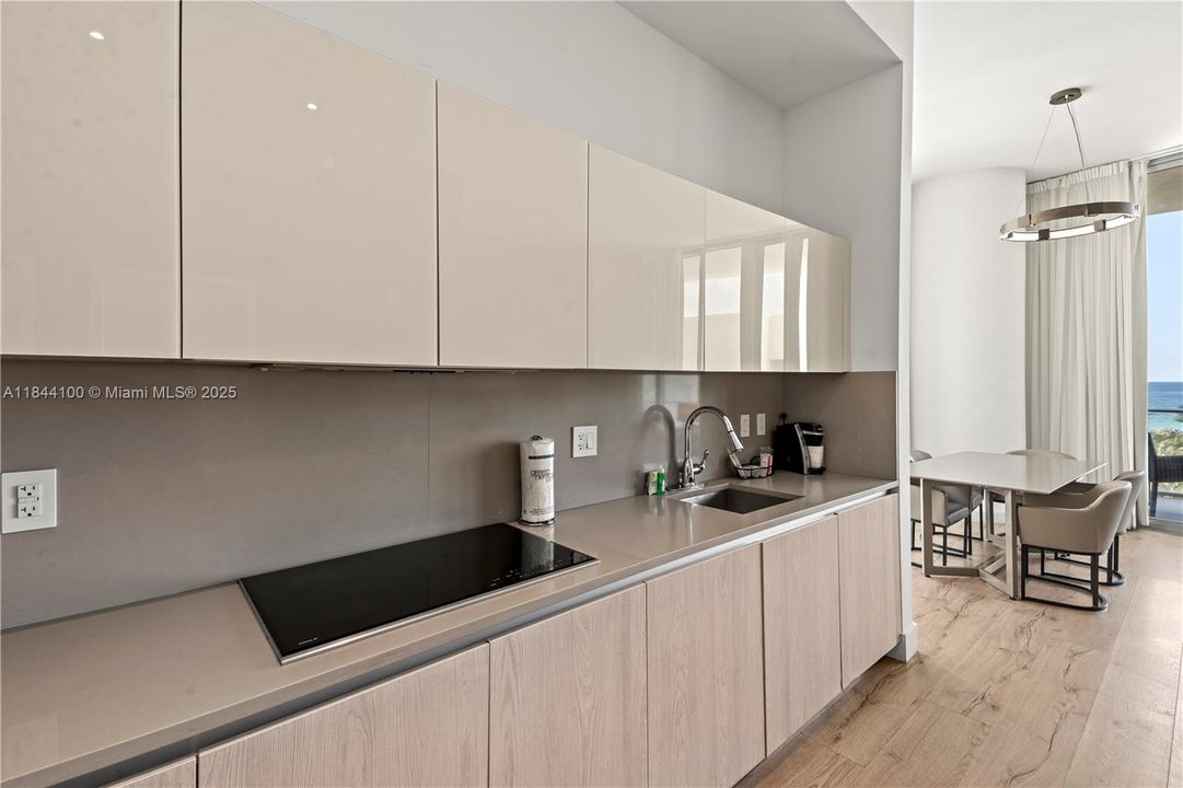 Недавно продано: $939,000 (2 спален, 2 ванн, 1172 Квадратных фут)