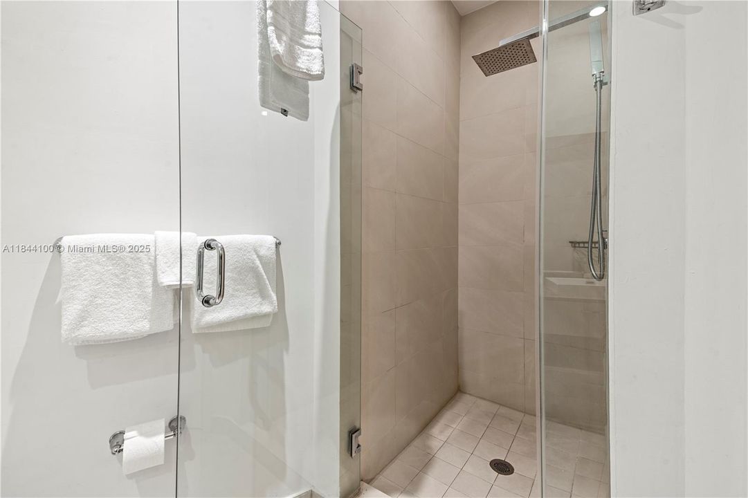 Недавно продано: $939,000 (2 спален, 2 ванн, 1172 Квадратных фут)