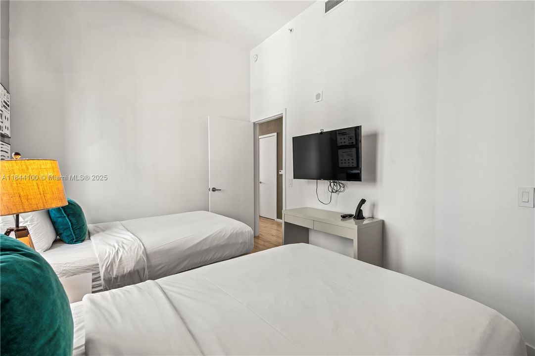 Недавно продано: $939,000 (2 спален, 2 ванн, 1172 Квадратных фут)