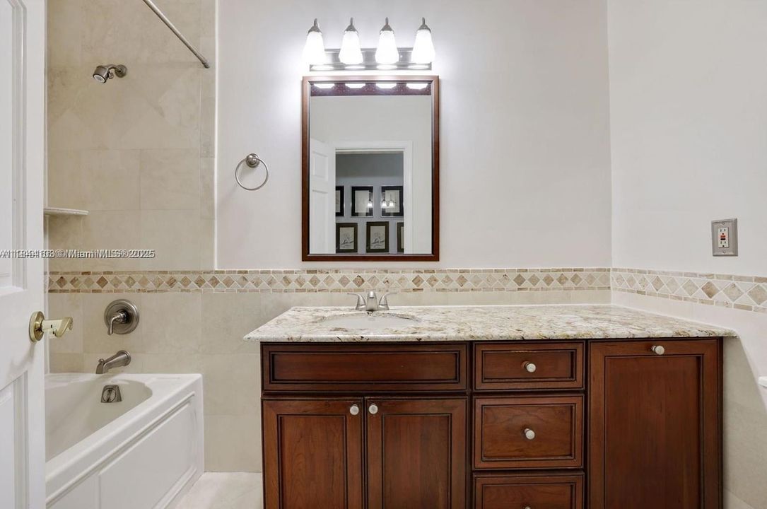 Недавно арендовано: $4,600 (3 спален, 2 ванн, 1640 Квадратных фут)