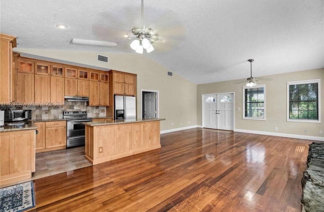 Недавно арендовано: $4,600 (3 спален, 2 ванн, 1640 Квадратных фут)