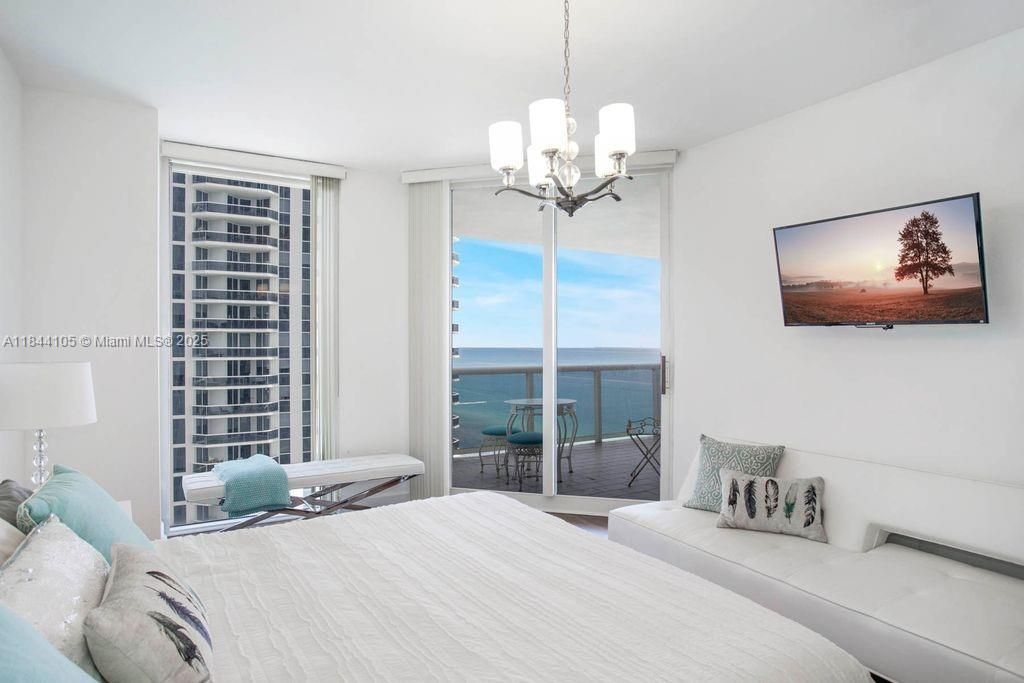 Recently Rented: $8,000 (2 beds, 2 baths, 1550 Square Feet)