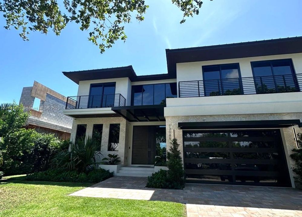 出租: $55,000 (7 贝兹, 7 浴室, 6434 平方英尺)