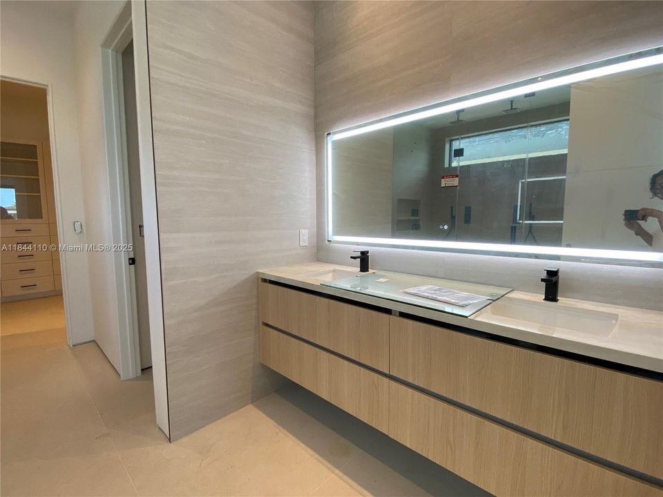 出租: $55,000 (7 贝兹, 7 浴室, 6434 平方英尺)