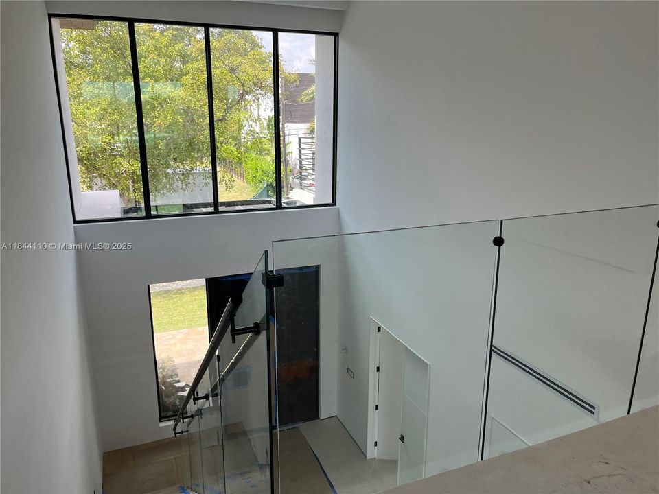 出租: $55,000 (7 贝兹, 7 浴室, 6434 平方英尺)