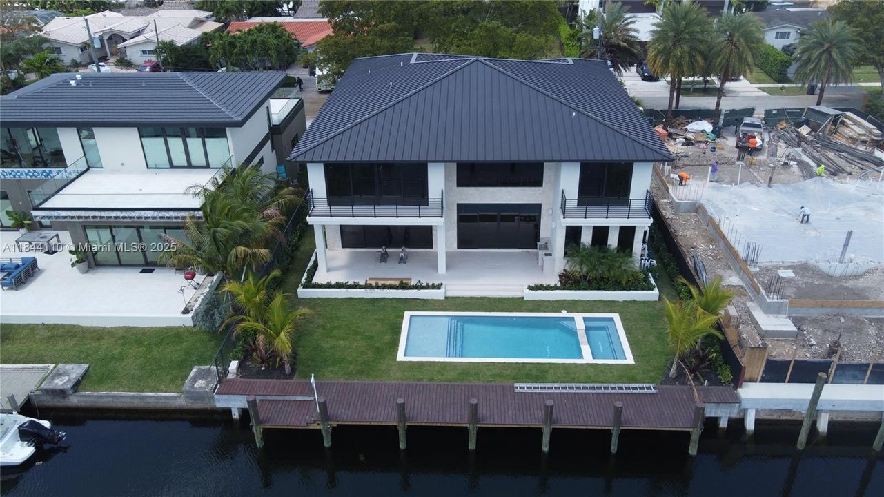 出租: $55,000 (7 贝兹, 7 浴室, 6434 平方英尺)