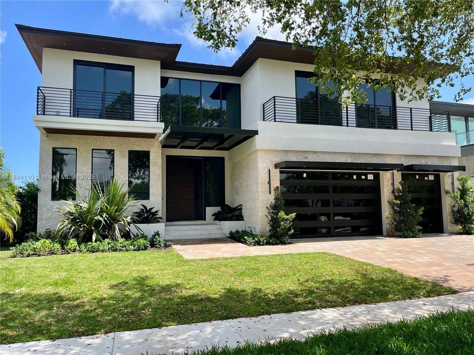 出租: $55,000 (7 贝兹, 7 浴室, 6434 平方英尺)